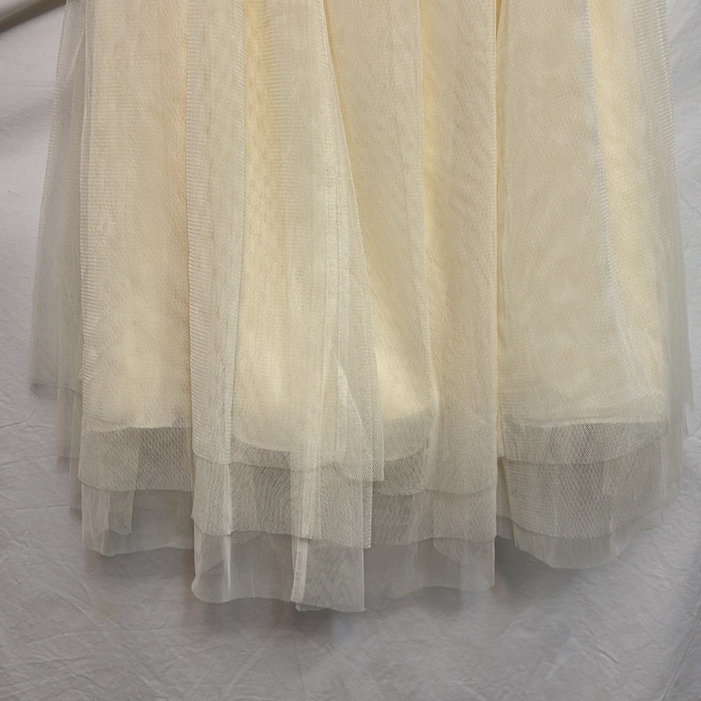 Gorgeous Cream Isaac Mizrahi Tulle/Poly/Silk Layered Skirt; Size 4 - Picture 2 of 8